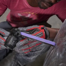 Carregar imagem no visualizador da galeria, Lixadeira de Correia Pneumática Ingersoll Rand 360-418 – 1/2" x 18", 0,6 HP, 20.000 RPM, Profissional